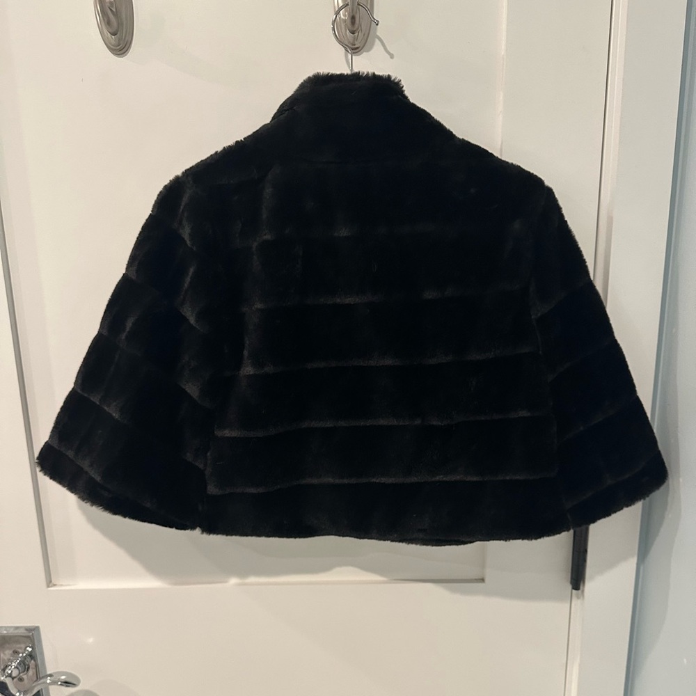 BCBGeneration Black Faux Fur Cape Size S - Picture 3 of 4
